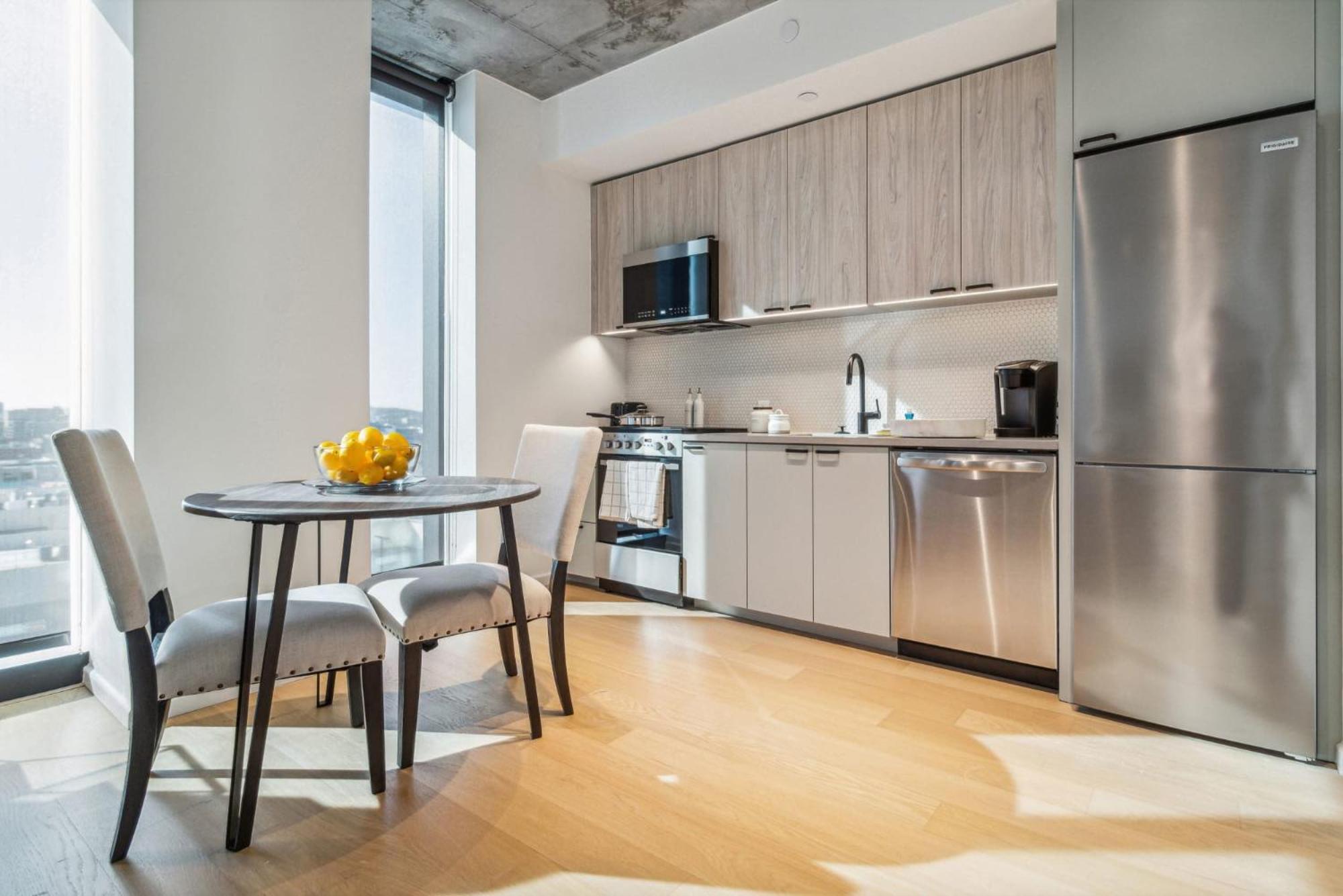 Contemporary City Living Apartments In 내슈빌 외부 사진