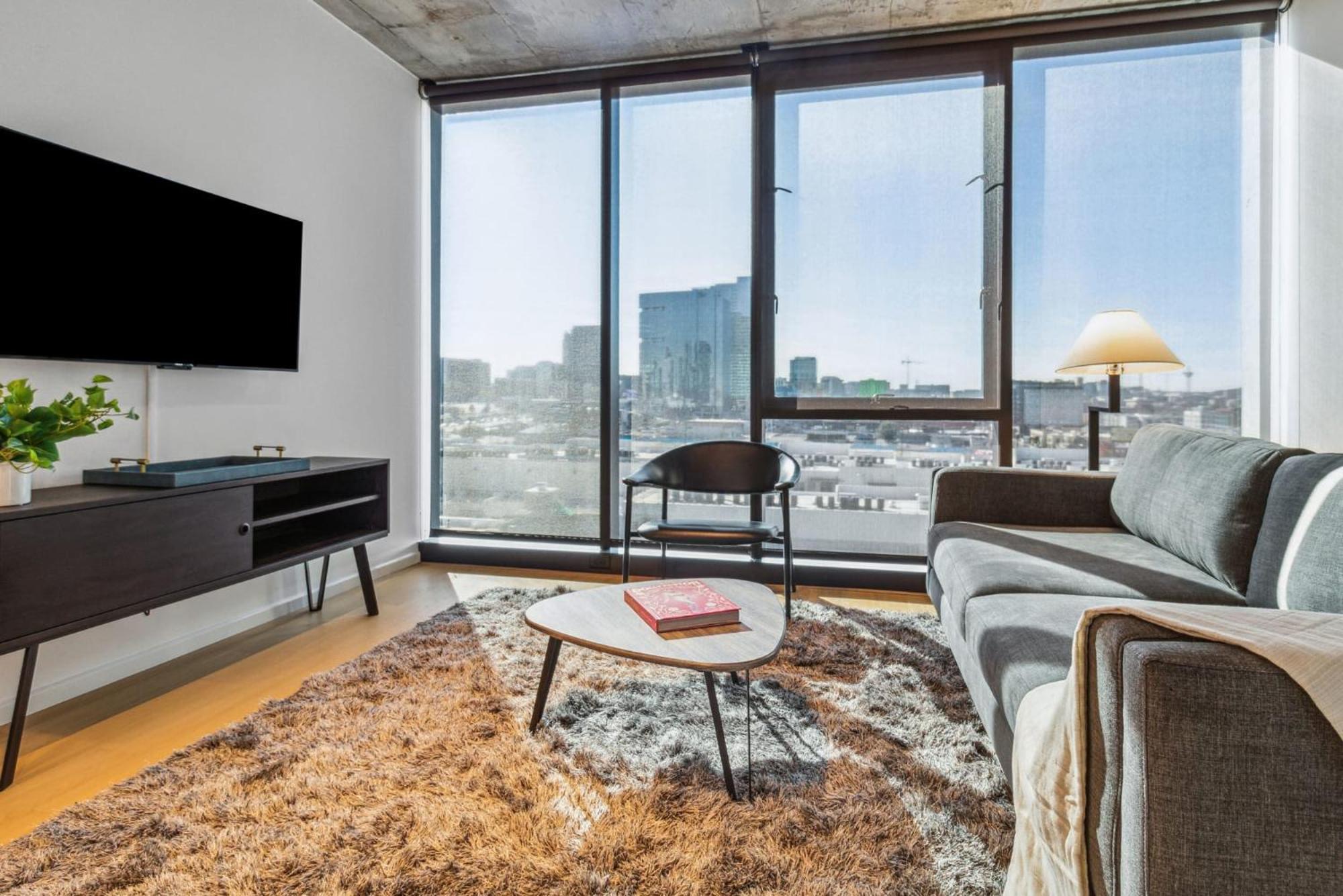 Contemporary City Living Apartments In 내슈빌 외부 사진