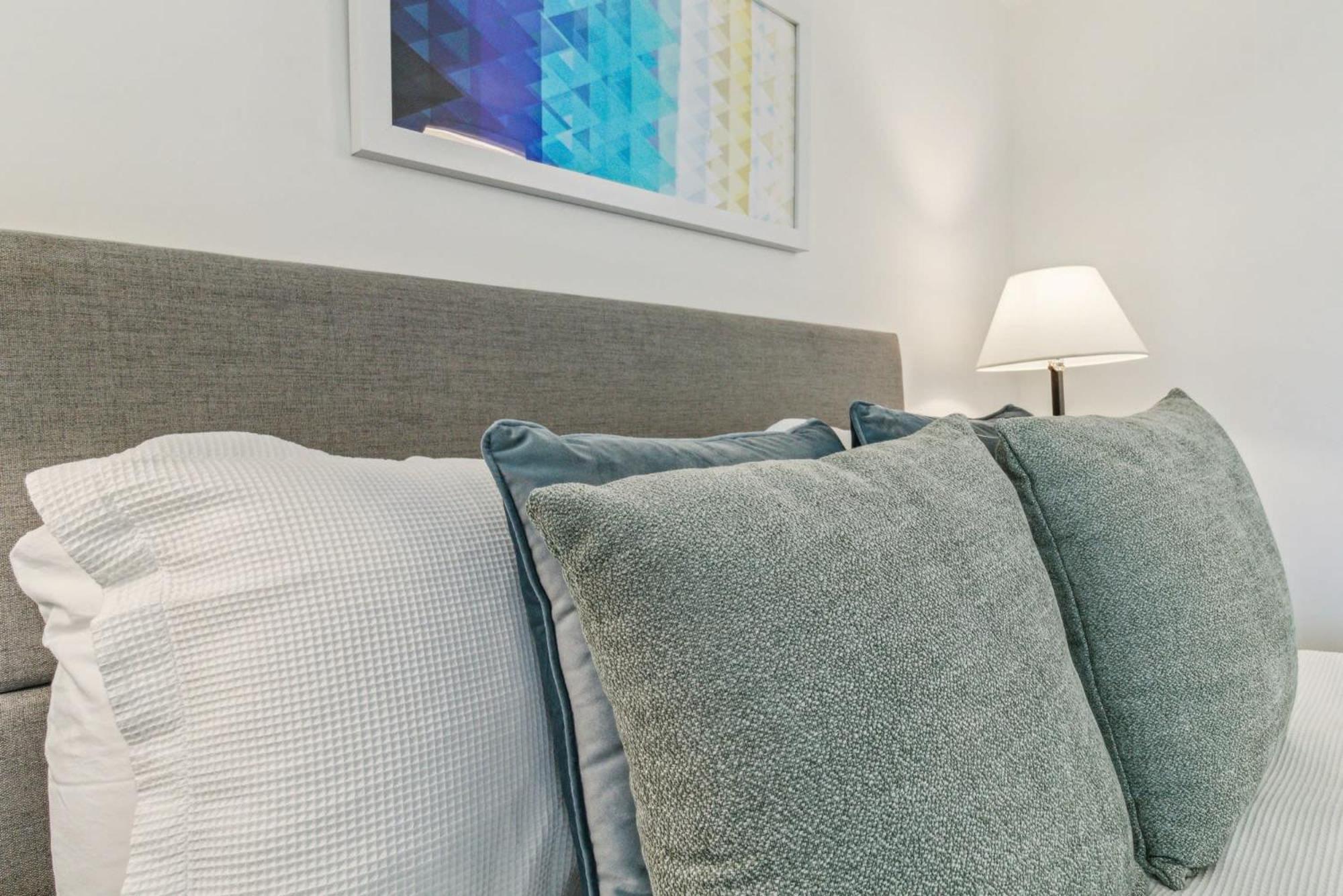 Contemporary City Living Apartments In 내슈빌 외부 사진